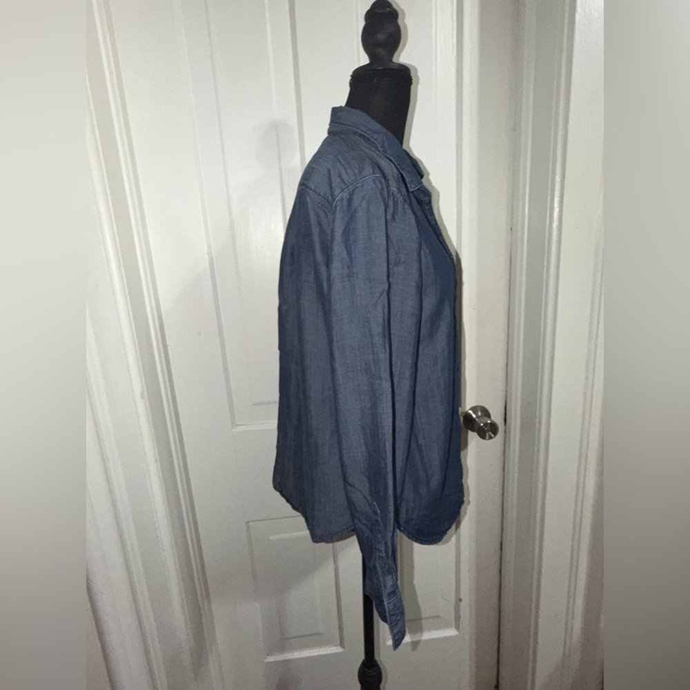 Women's size medium Liz Claiborne Blue shirt, top, blouse - Picture 3 of 6